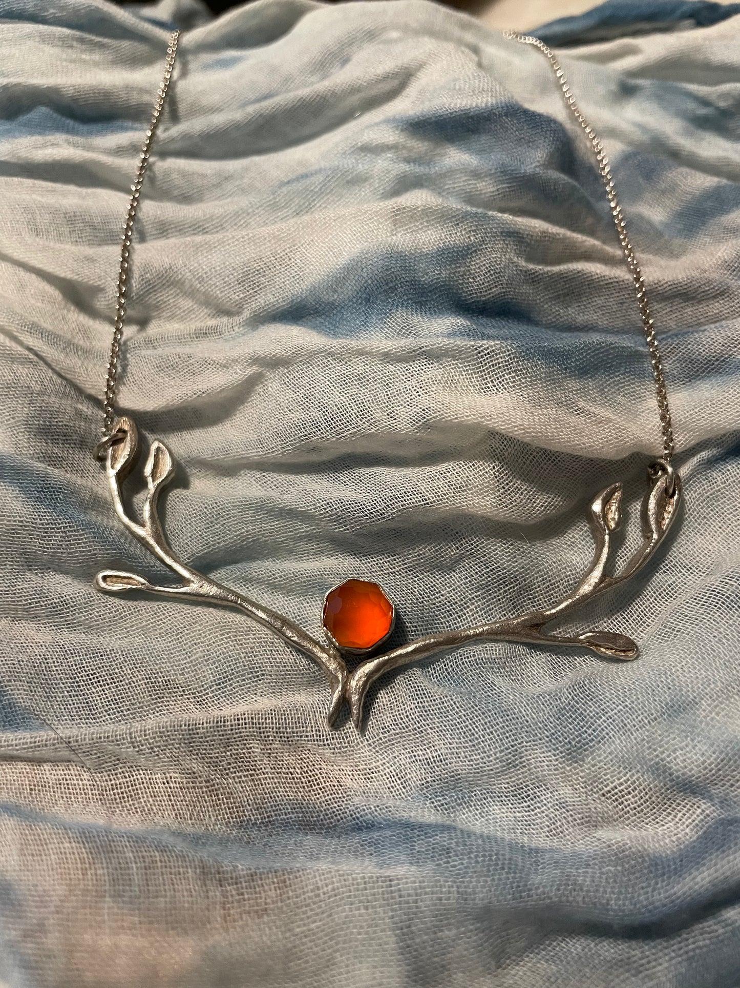 Mucha centerpiece Carnelian