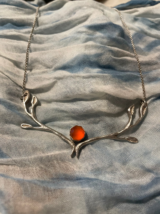 Mucha centerpiece Carnelian